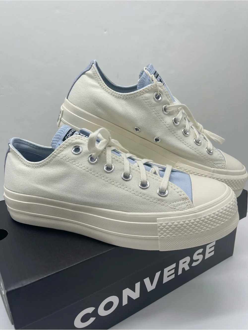 Converse CTAS LIFT OX EGRET/EGRET/BLUE SUPER-MOON Low Top Platform Sneakers